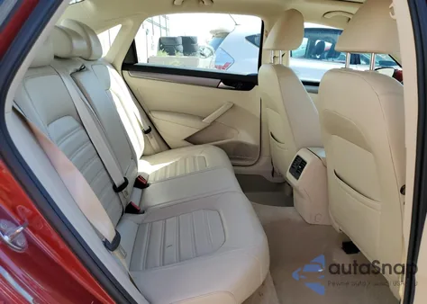 2015 Volkswagen Passat Se z USA, uszkodzony, nr VIN 1VWBS7A39FC033278